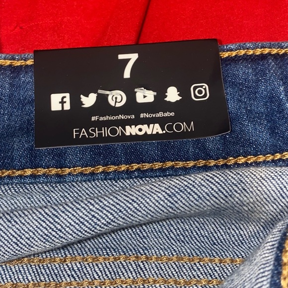 MEGAN THE STALLION JEANS - Picture 2 of 4